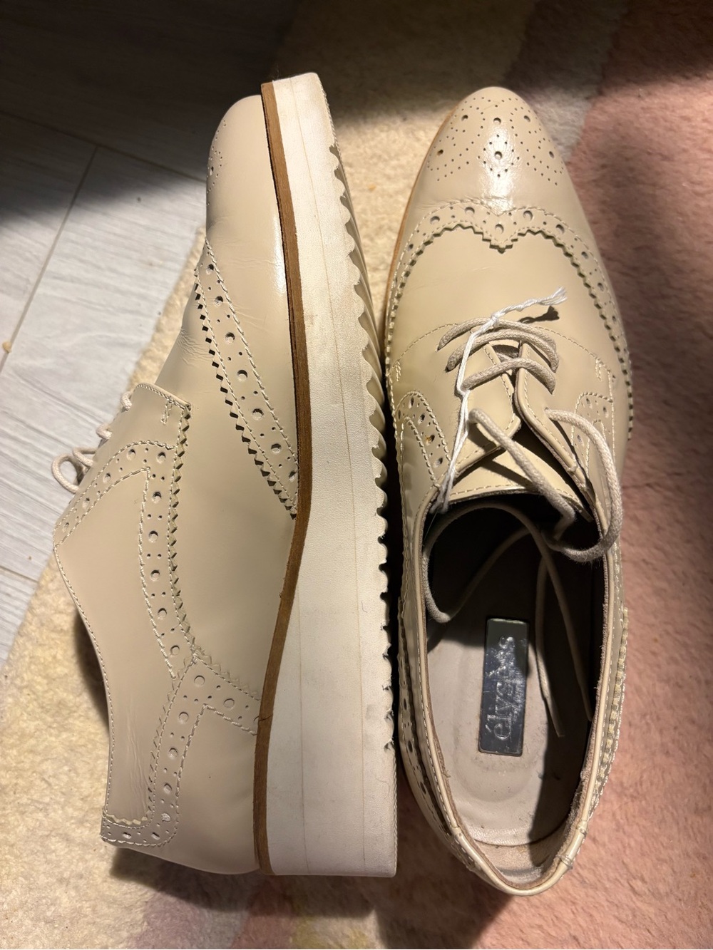 Like New Ivory Wingtip Lace-Up Wedge Oxfords for Women